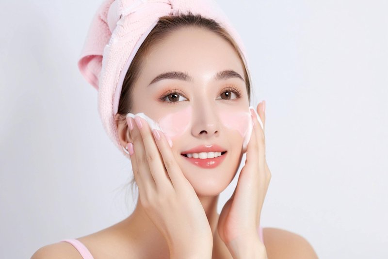 深入了解当前市场上的化妆品批发平台，选择最适合您业务发展的合作伙伴至关重要。